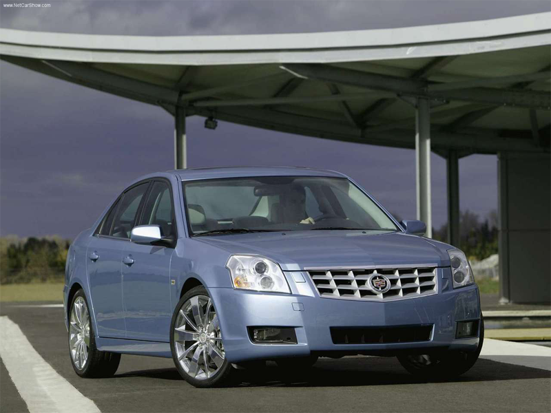 Varumärket Cadillac förknippas med överdådig amerikansk lyx. Men modellen BLS bygger i grunden på en rätt alldaglig mellanklassbil. Vilken?